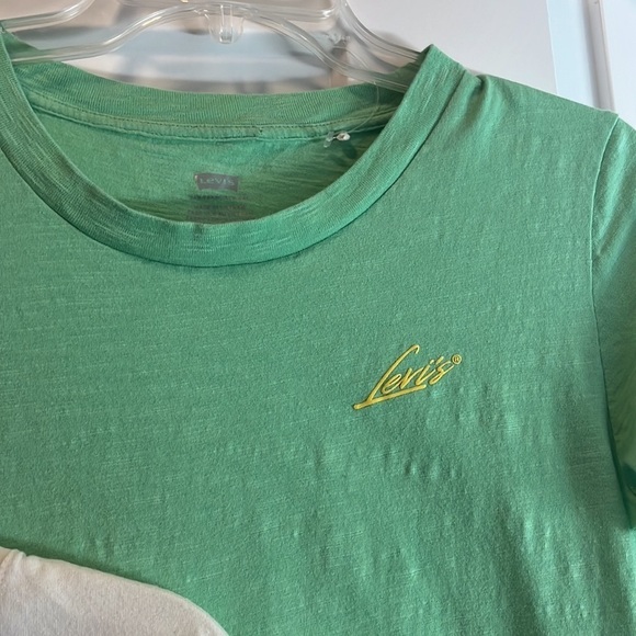 Levi’s Crop Tops - 2 sized medium - Picture 3 of 4